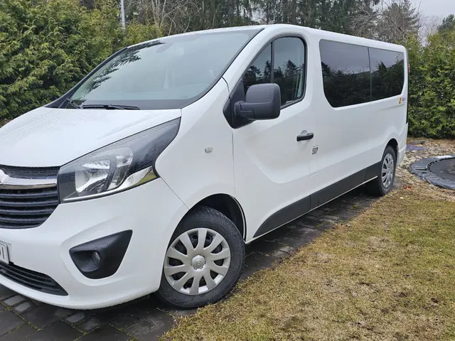Minibussi Opel Vivaro 1+8 vm.2018 tai vastaava kuva 2