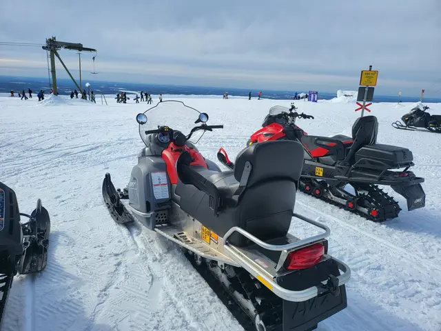 Moottorikelkka LYNX V800 Adventure kuva 5