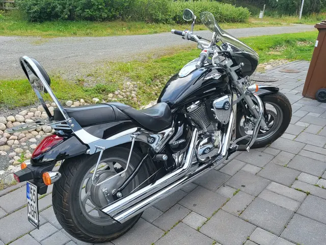 Suzuki intruder vz800 kuva 2