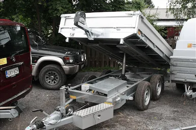 Lavettikärry 2700 kg – Kippikärry Saris kuva 1