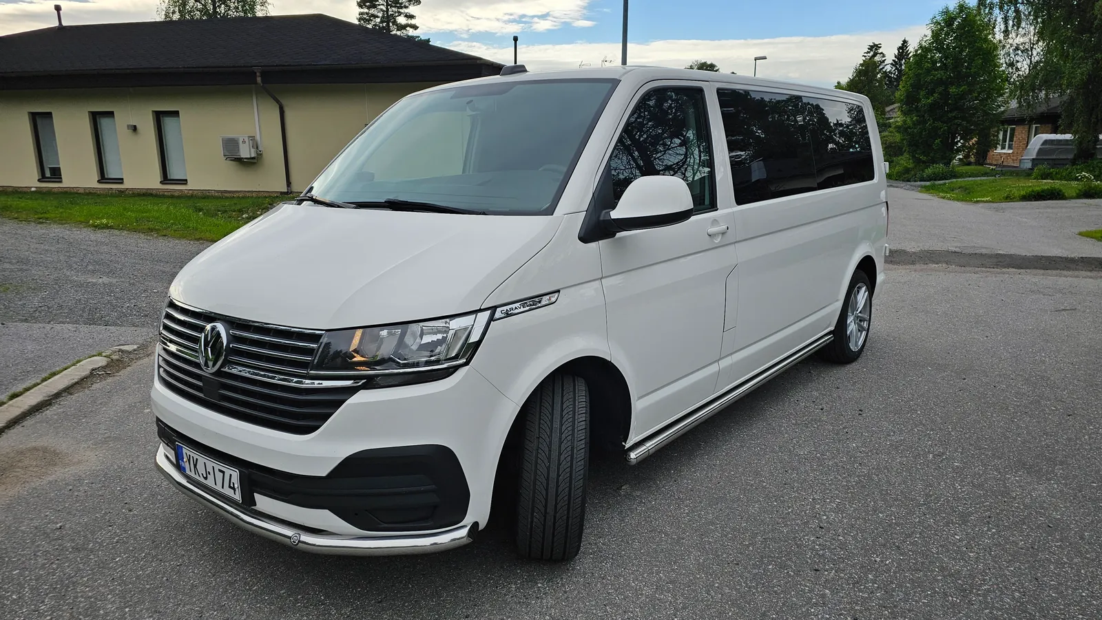 Minibussi VW Caravelle 1+8 – 4 motion Aut. vm. 2020 tai vastaava kuva 1