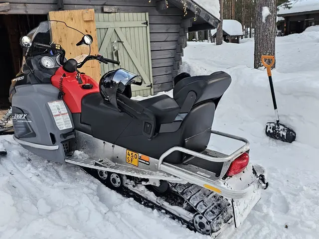 Moottorikelkka LYNX V800 Adventure kuva 3