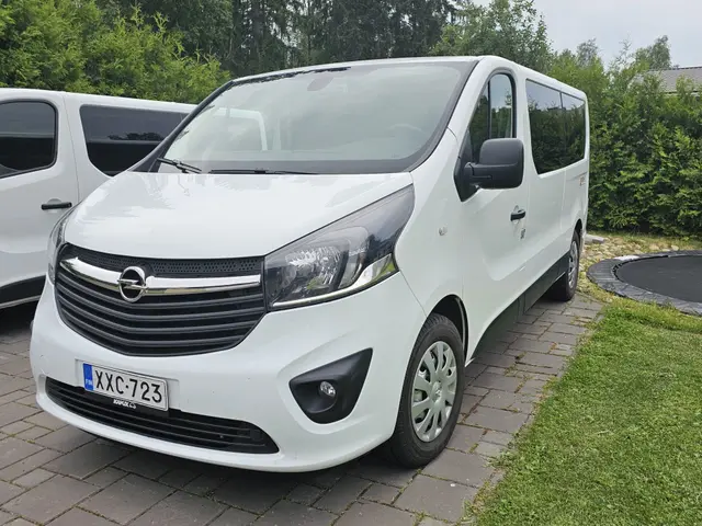 Minibussi Opel Vivaro 1+8 vm. 2019 tai vastaava