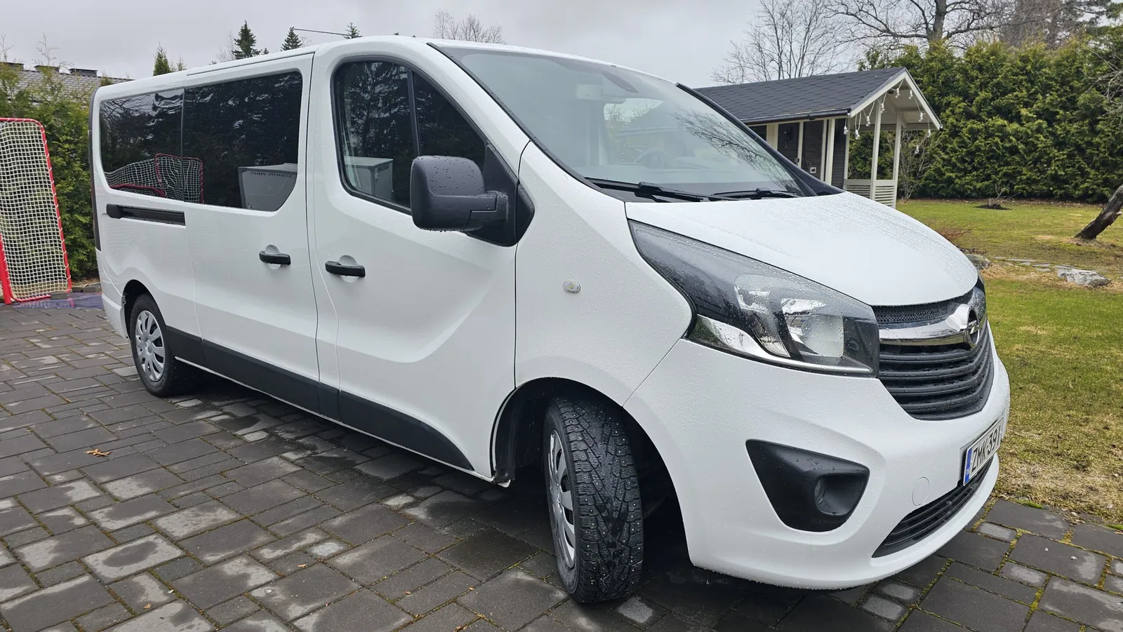 Minibussi Opel Vivaro 1+8 vm.2018 tai vastaava kuva 1
